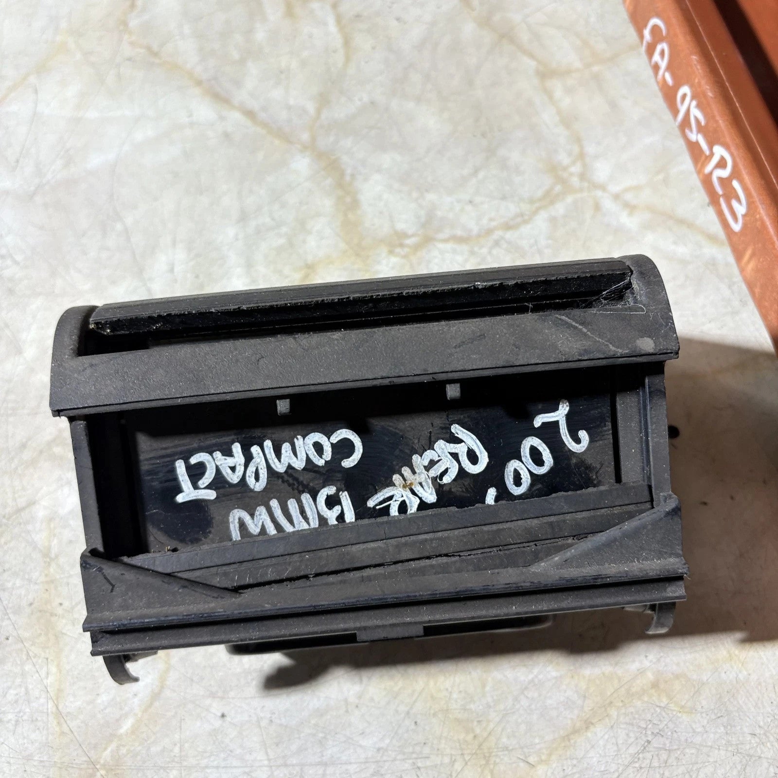 BMW 3-Series 2002 Center Console Ashtray (Ash Tray) 307220100