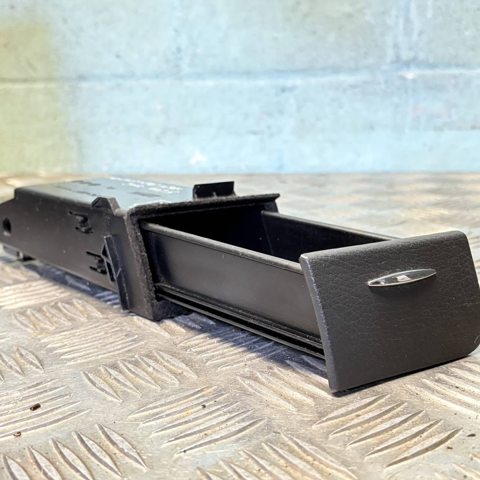 STORAGE COMPARTMENT CENTER CONSOLE Mercedes-Benz E (W211) A2116801952-2006