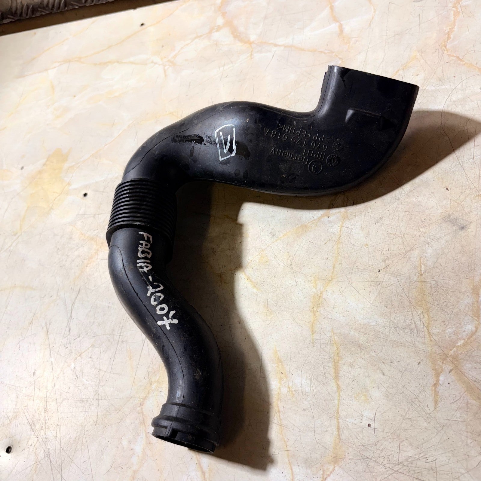 2007-2012 SKODA FABIA MK2 1.2 AIR INTAKE PIPE 6Y0129618A