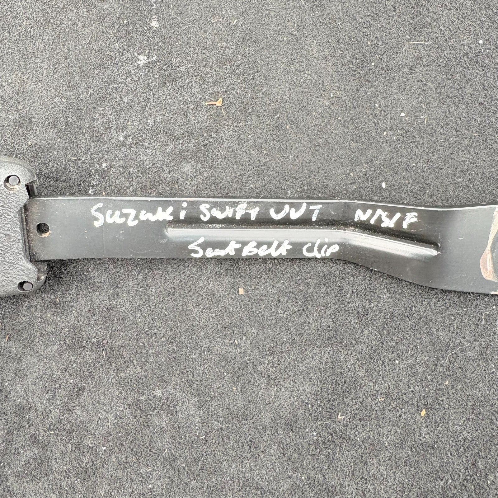 SUZUKI SWIFT FRONT PASSENGER SEAT BELT STALK BUCKLE E034501