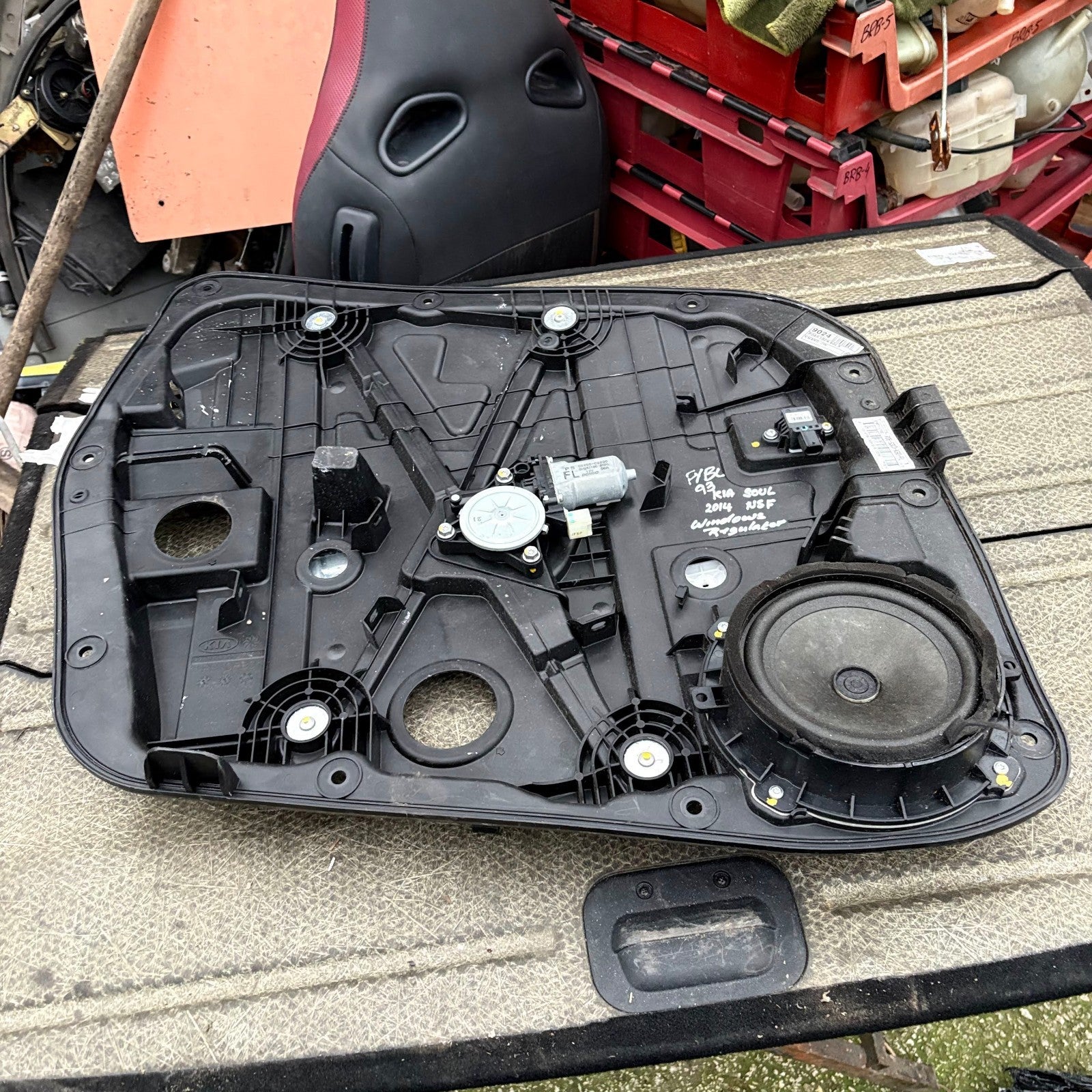 KIA SOUL MK2 2014-2019 FRONT LEFT WINDOW REGULATOR MOTOR 82470-B2080 82450-B2000