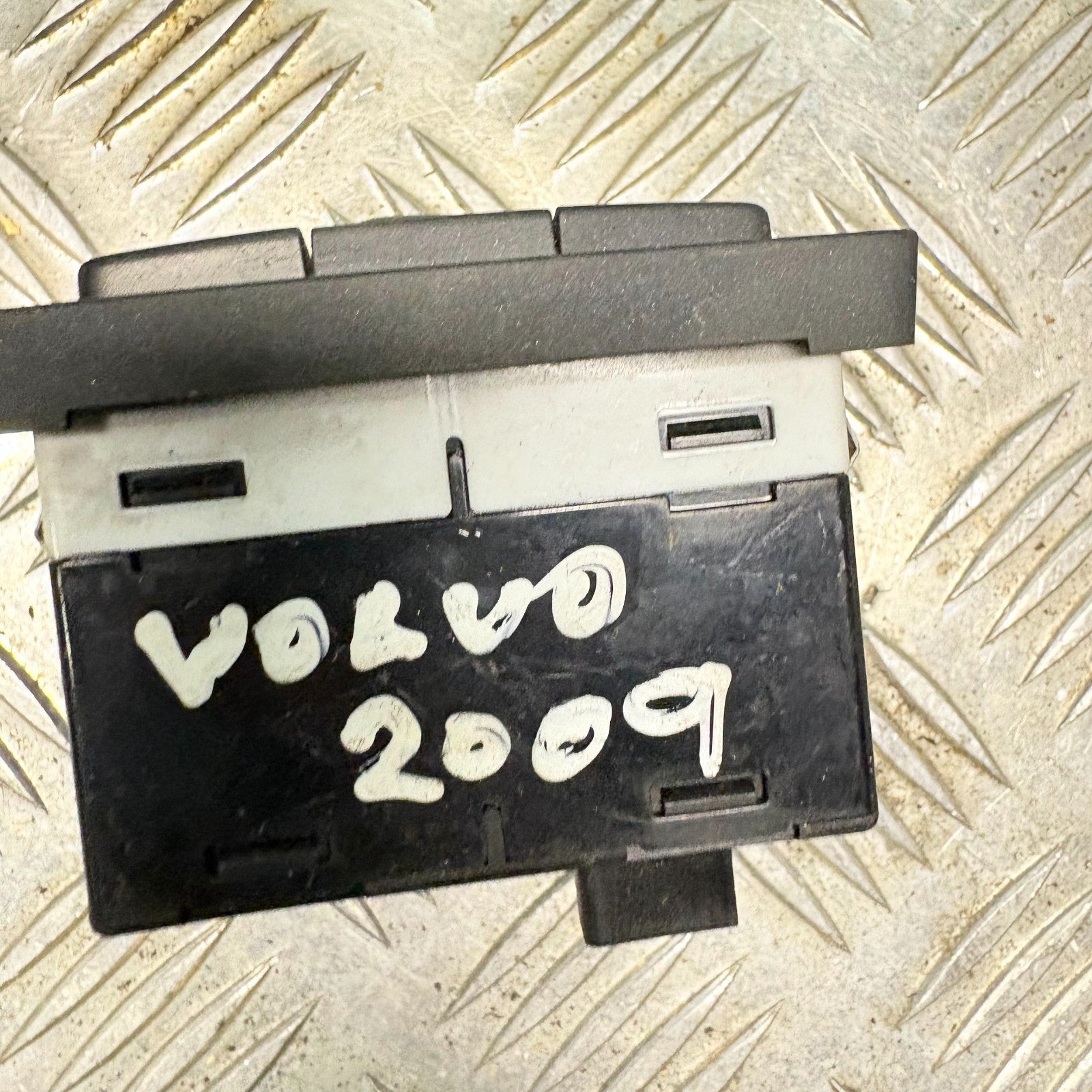 Volvo 2009 Light control module unit LCM 19206