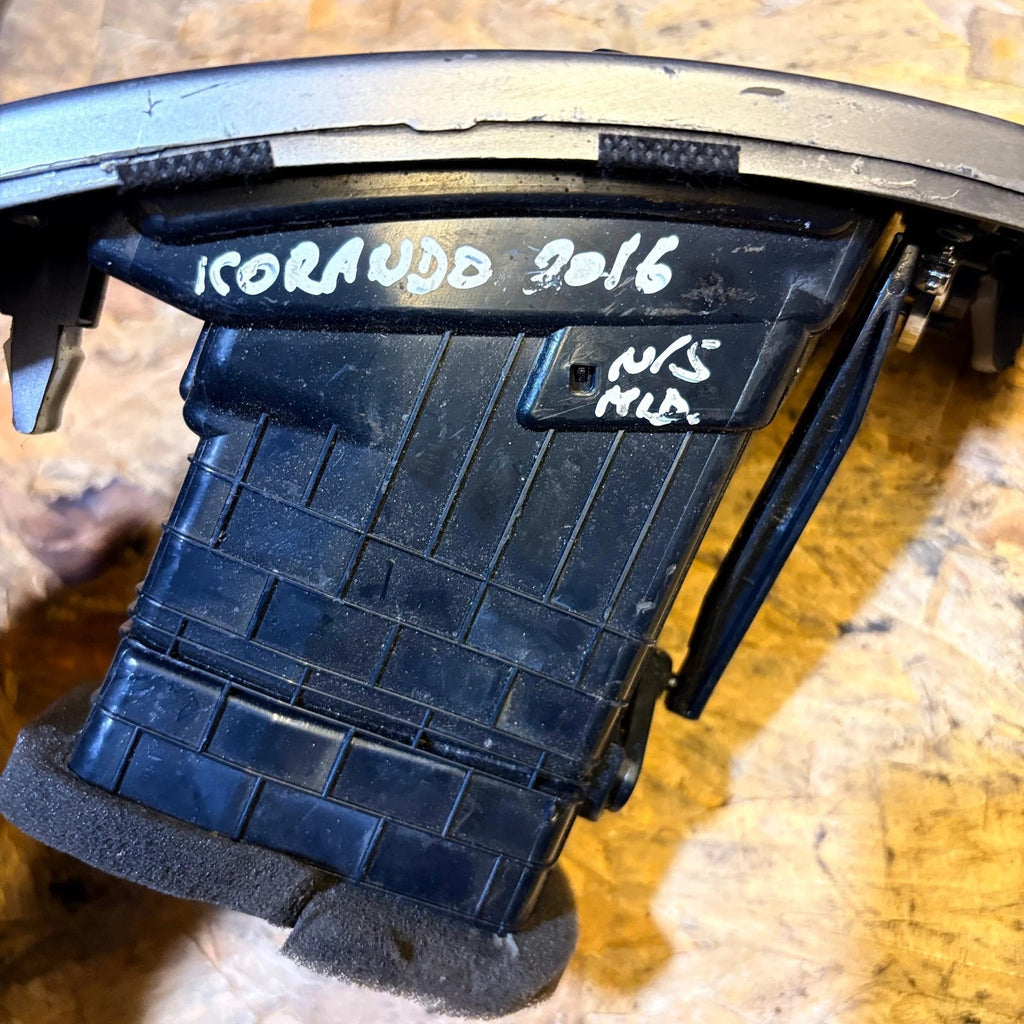 Ssangyong Korando MK3 2010 - 2016 N/S Passenger Front Centre Air Vent 6961M34400
