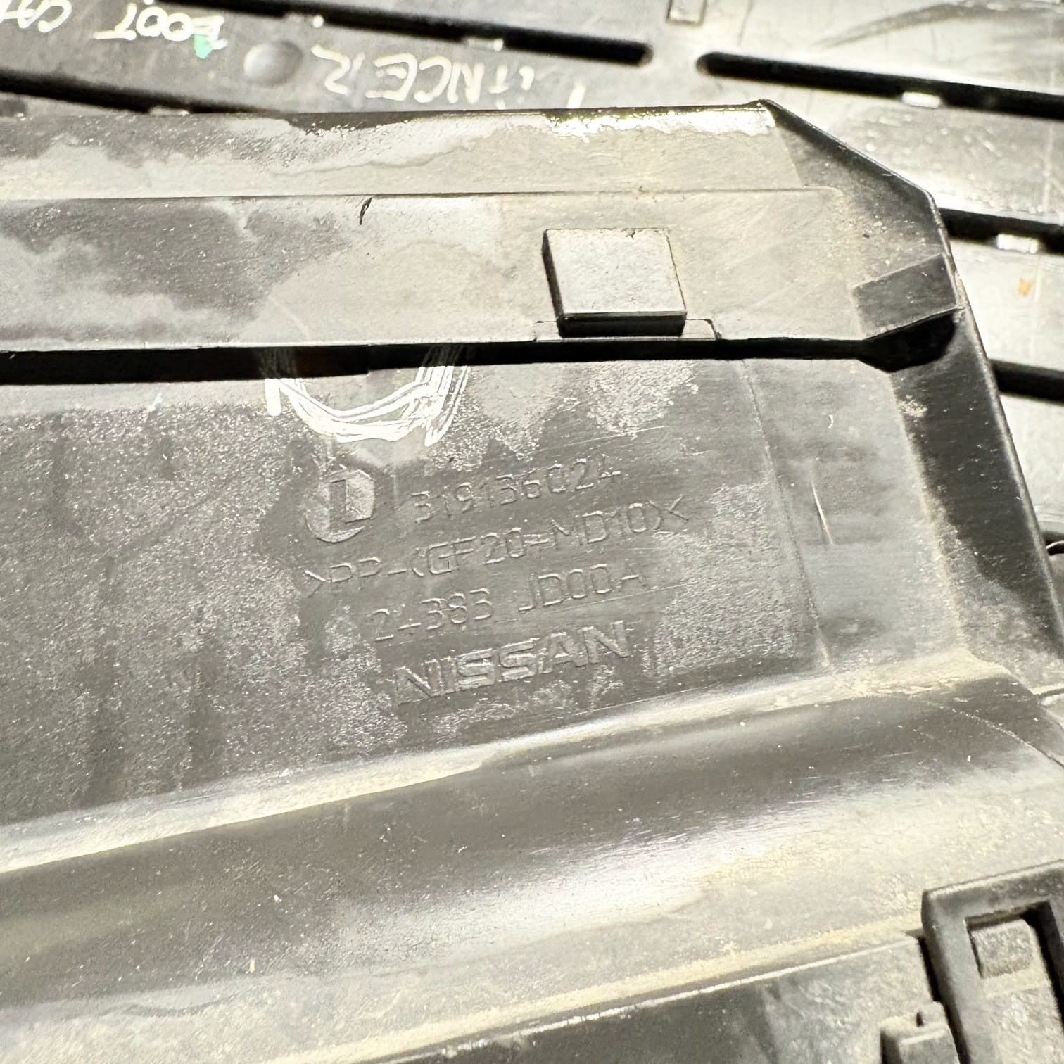2009 NISSAN QASHQAI FUSE BOX UNDER THE BONNET 319136024 24383JD00A