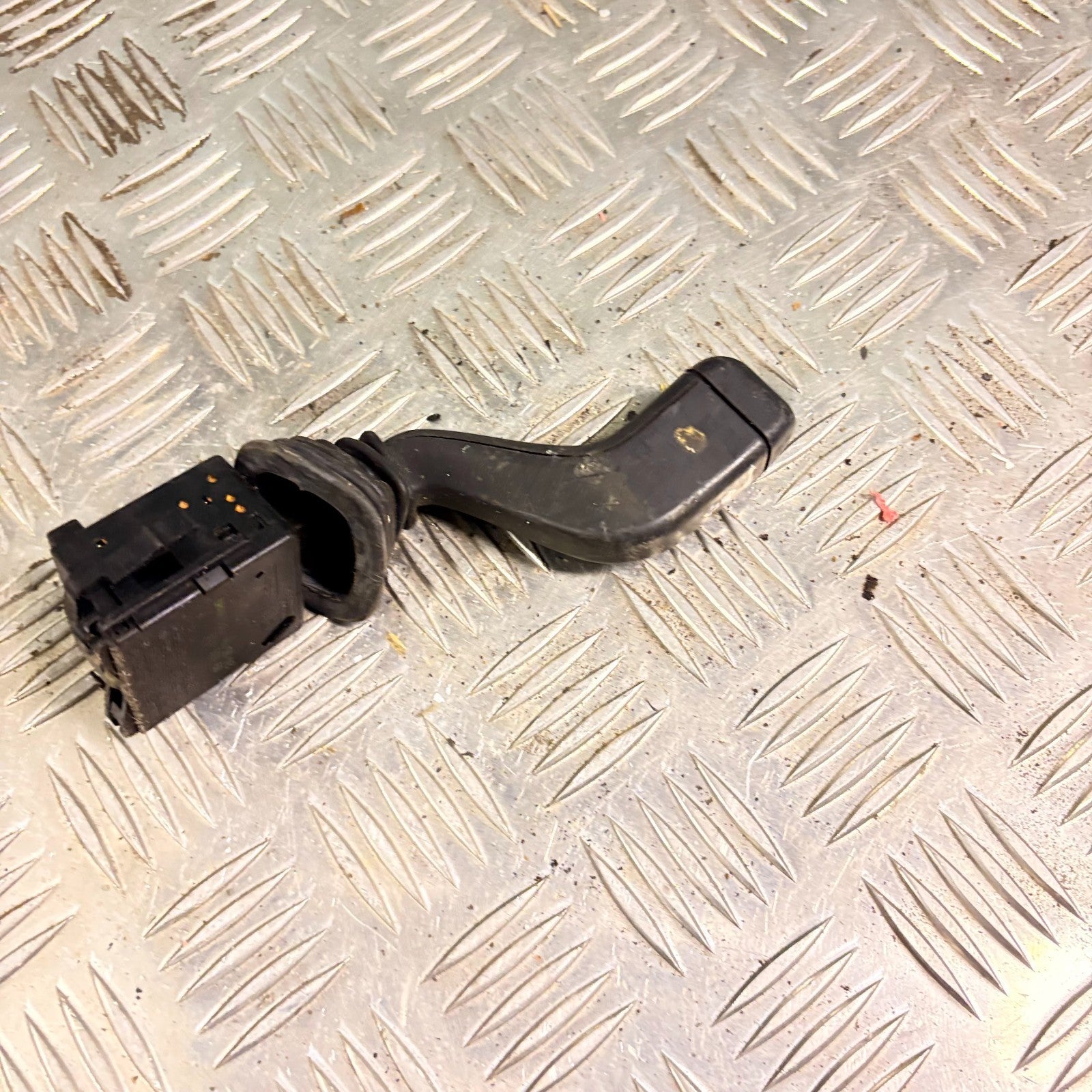 Vauxhall Corsavan indicator control stalk 09185417 2001-2006