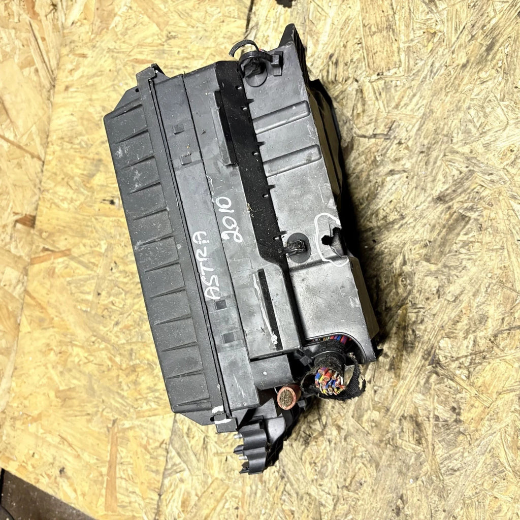 Security Box Central Electrics for Opel Astra J 13318783 1110033AB 2010
