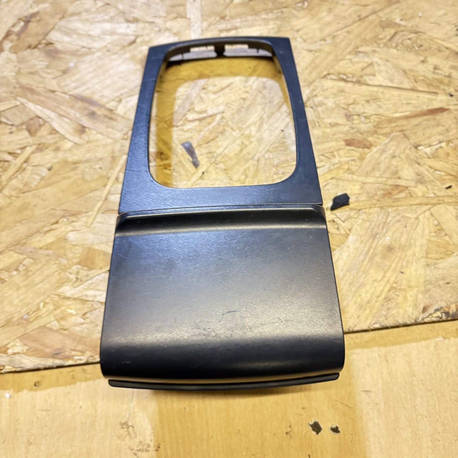 SKODA FABIA MK1 6Y 2000-2007 GEARSTICK SURROUND ASHTRAY ZB-6Y0-857-951