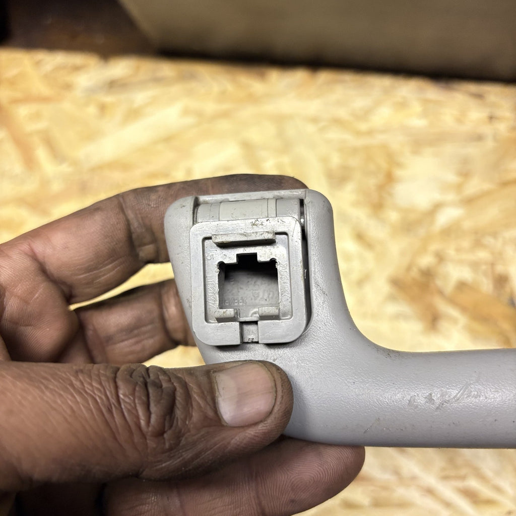 Toyota Verso Roof Handle Front Right L1020374