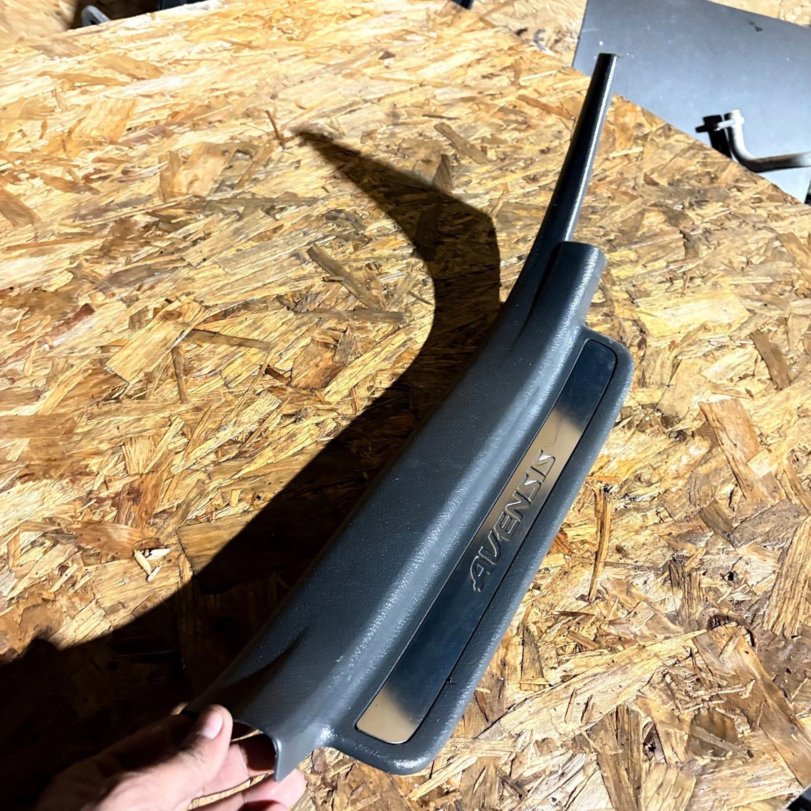 TOYOTA AVENSIS T25 03-08 REAR LEFT DOOR SILL TRIM SCUFF PLATE 67918-05040