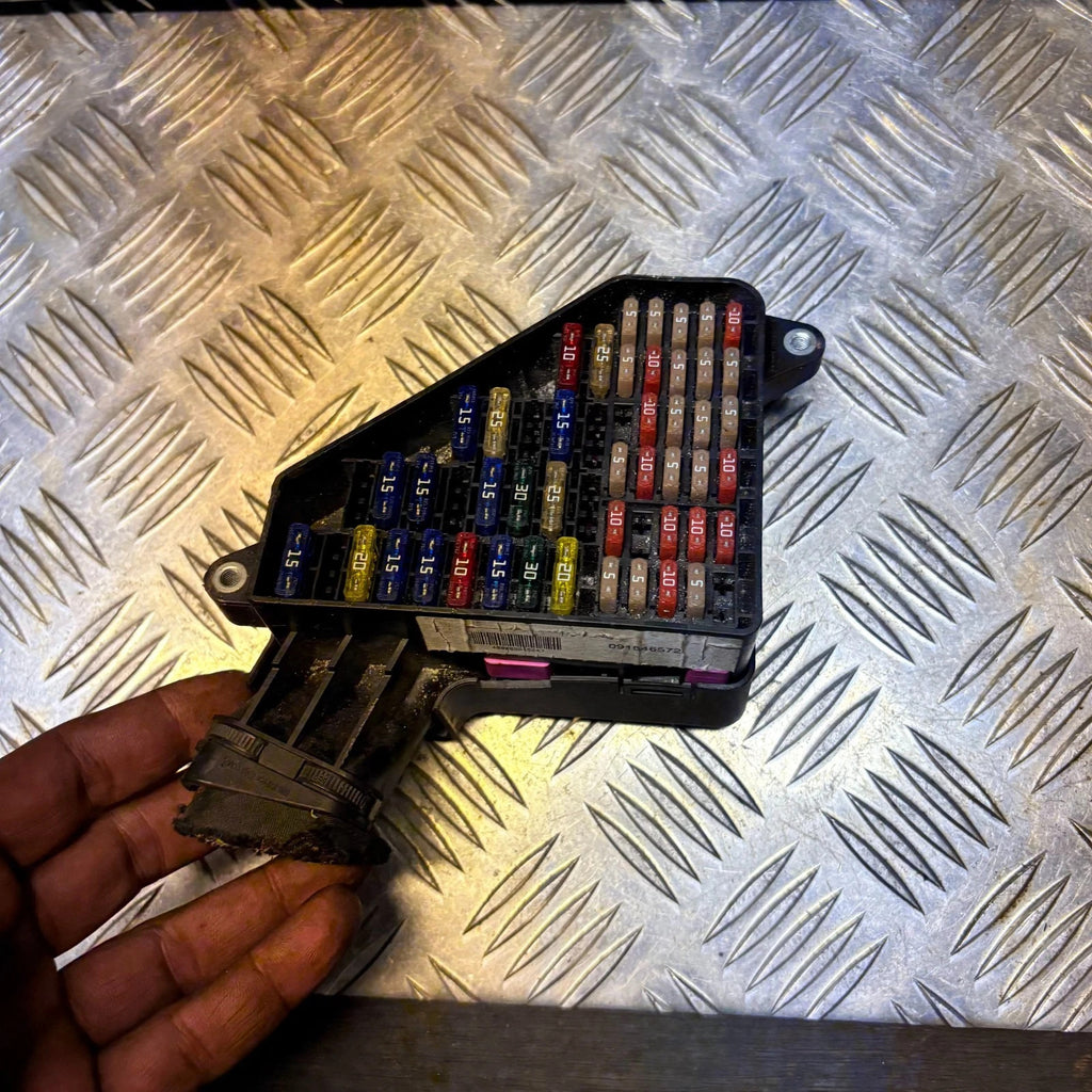 VOLKSWAGEN POLO 2009 FUSE BOX 400009645247