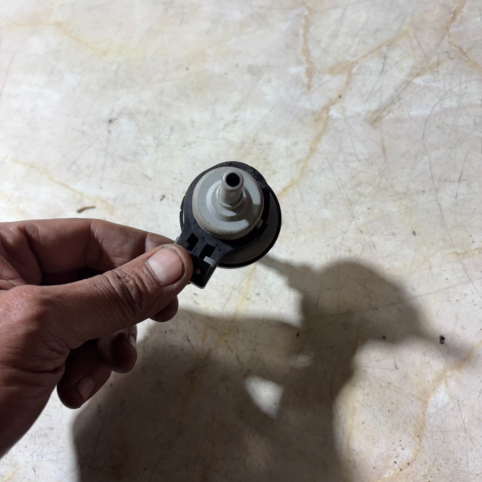 Renault Captur 2016-2020 Hatchback Air Pressure Valve