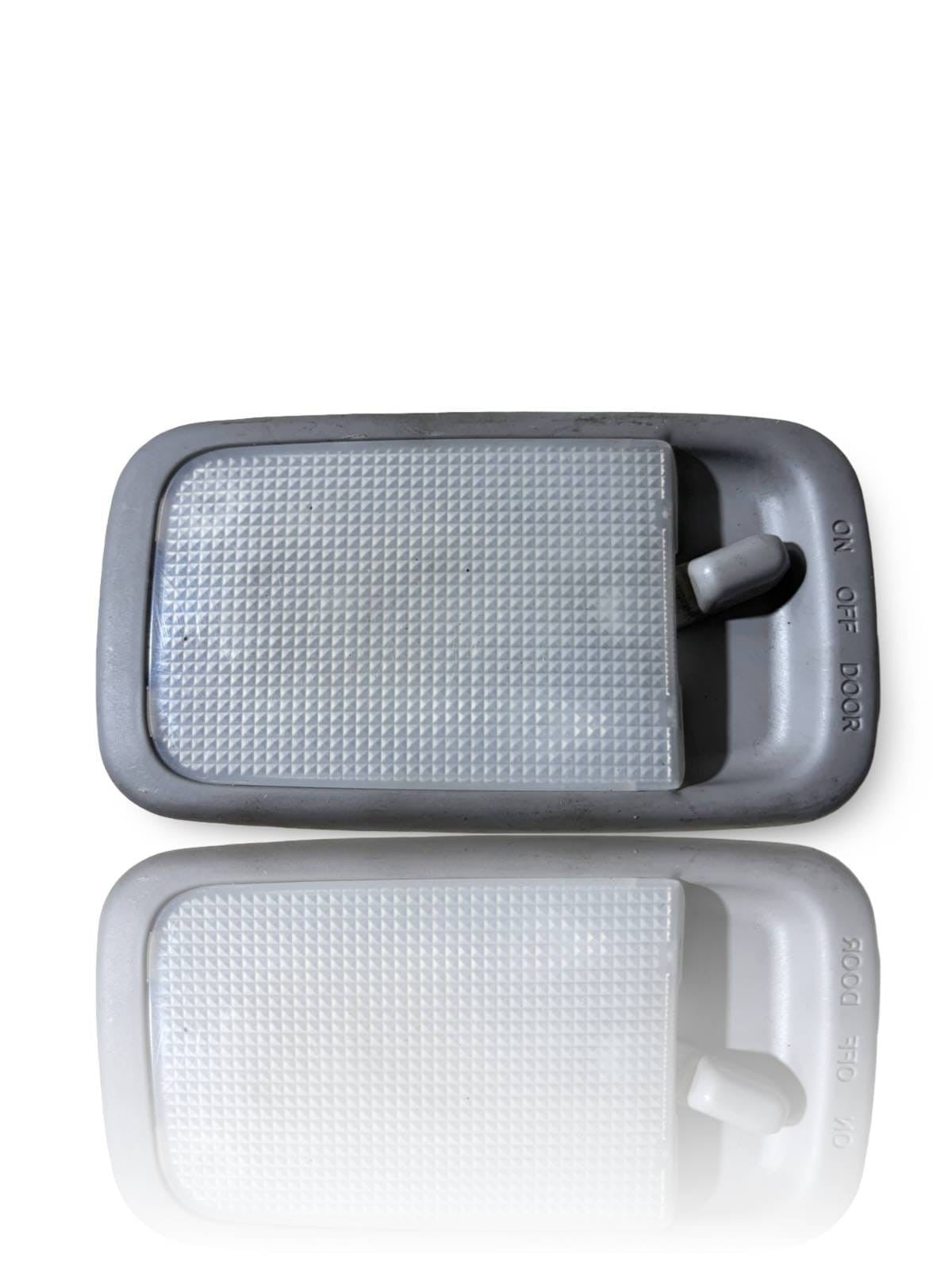 PPT30 PP-T30 Rear Interior Light for Toyota RAV-4 UK482180-60