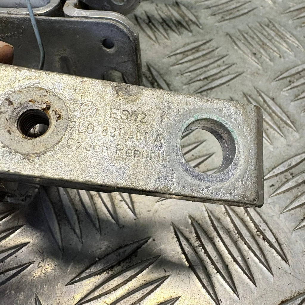 Porsche Cayenne 955/957 2002-2010 Front Left Door Hinge Set NSF 7L0831401