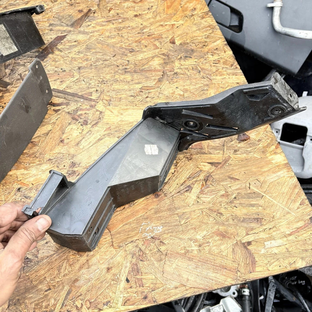 2007 VW POLO 9N DRIVERS REAR SIDE BUMPER BRACKET MOUNT 6Q6807376
