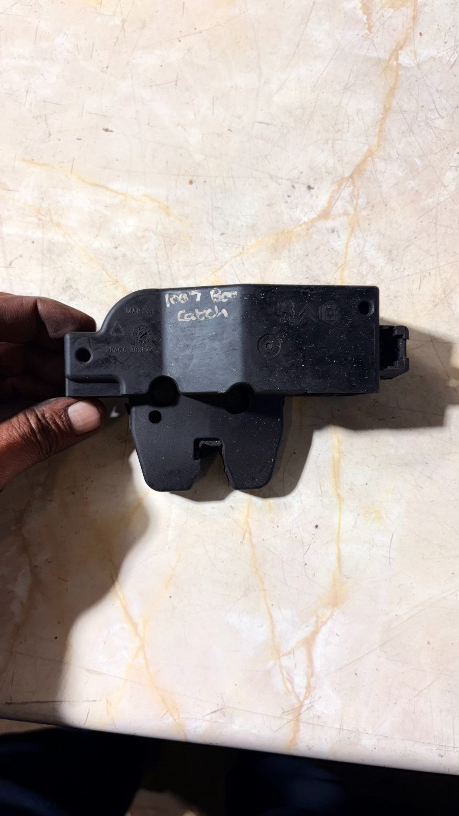 PEUGEOT 1007 BOOT TAILGATE LOCK CATCH 9657614780