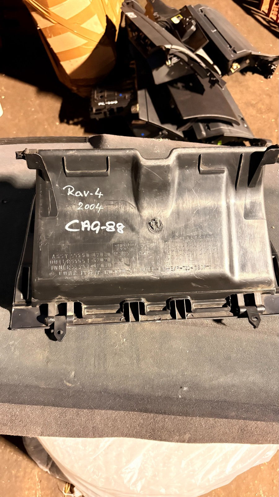 2004 TOYOTA RAV4 GLOVE BOX 55550-42030