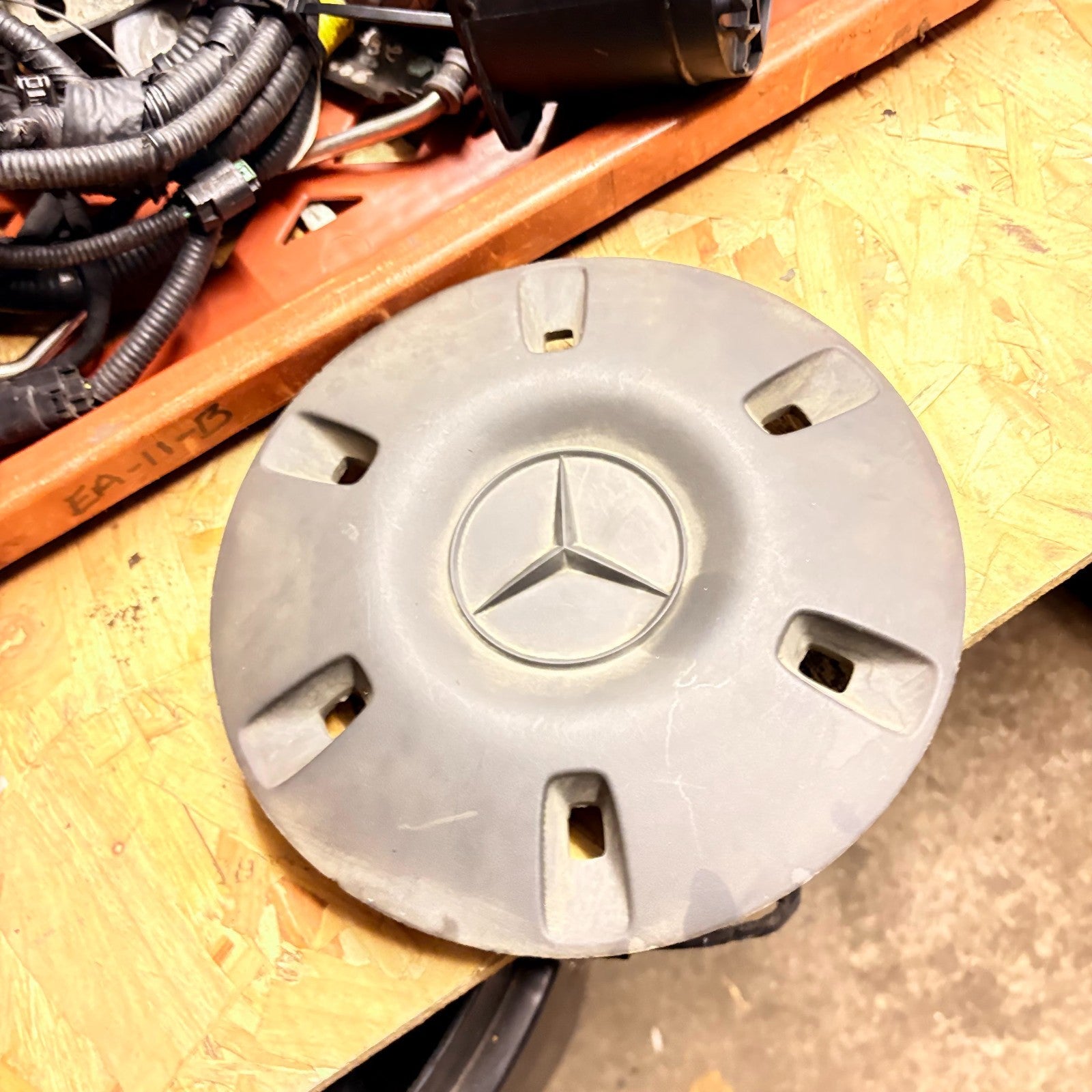 MERCEDES SPRINTER W906 W907 06-26 16" STEEL WHEEL CENTRE HUB CAP A9064010025