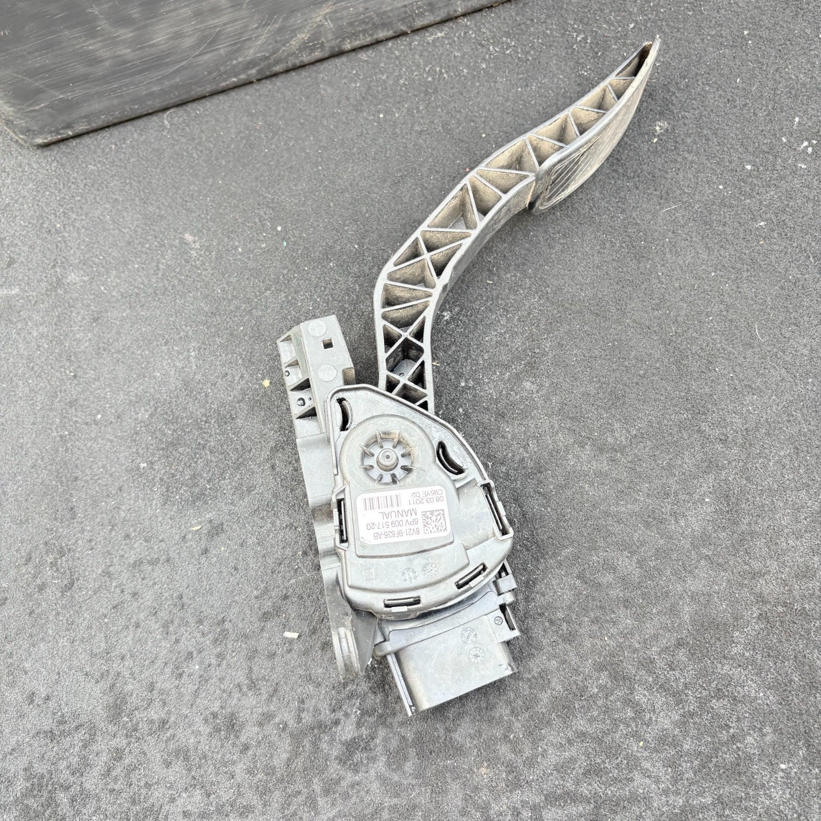 2011 FORD FIESTA ACCELERATOR THROTTLE PEDAL 8V21-9F836-AB