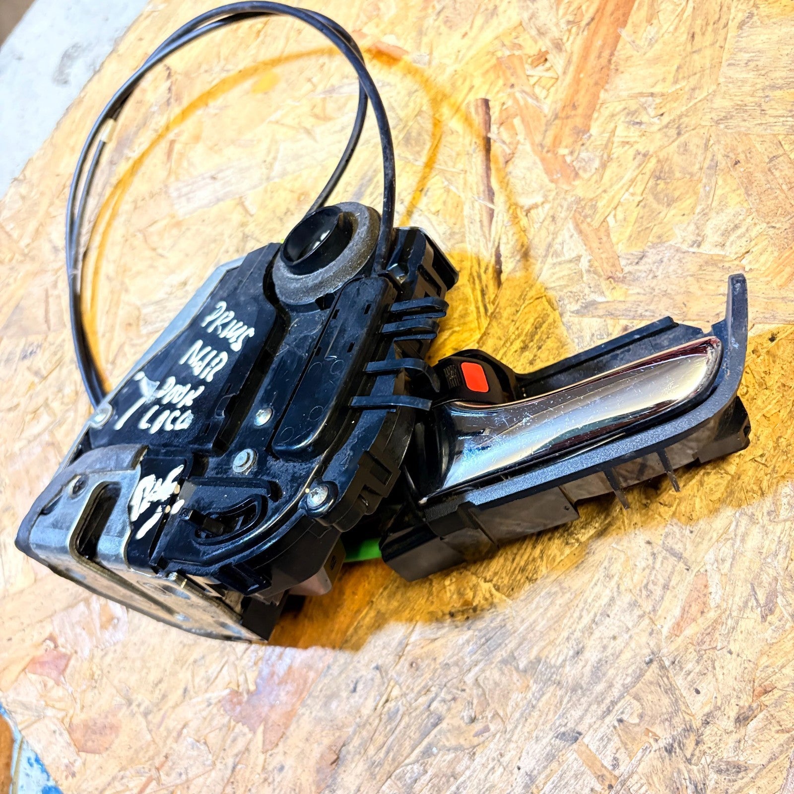 TOYOTA PRIUS MK2 05-09 REAR LEFT PASSENGERS DOOR LOCK MECHANISM 69274-47020