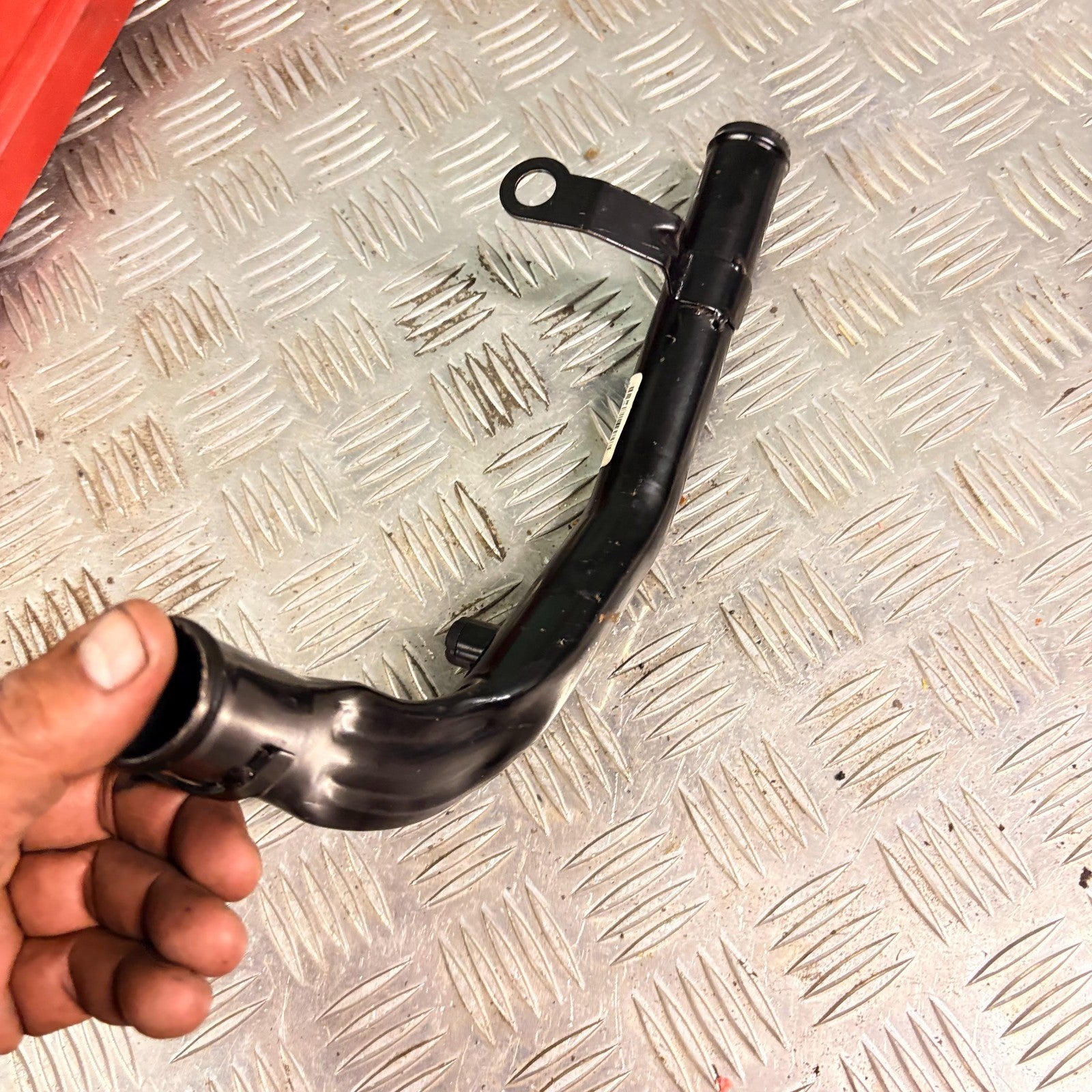 RANGE ROVER VELAR 2017-2024 WATER COOLANT HOSE PIPE G4D3-8A512-AF