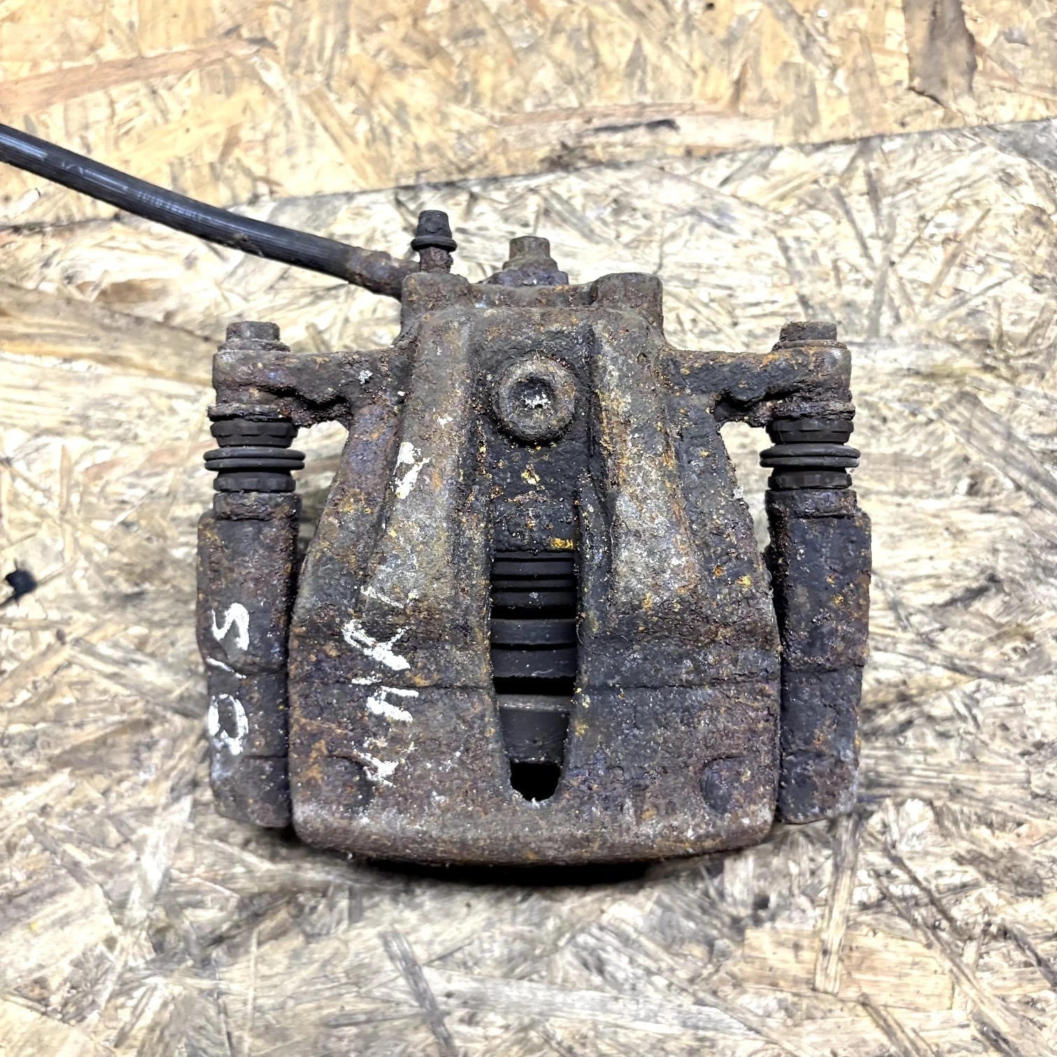 Nissan Note E11, NE11 Driver Side Brake Caliper 14390260