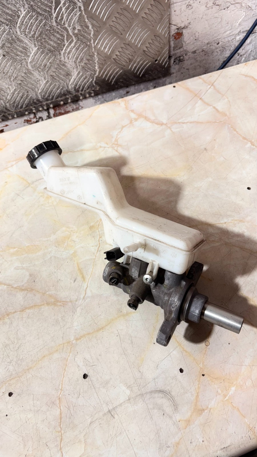 FORD ECOSPORT 2013-2017 1.0 ECOBOOST BRAKE MASTER CYLINDER 06735610081 2071495