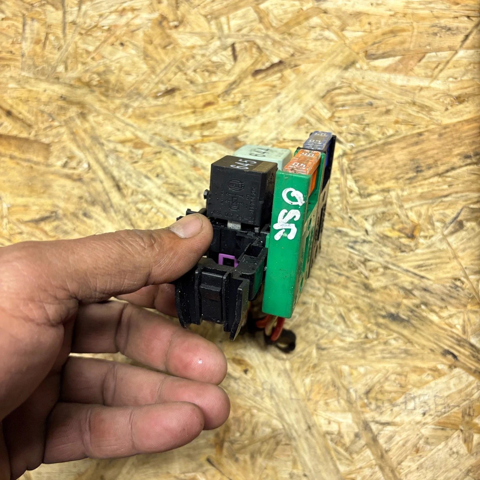 AUDI A4 FUSE RELAY BOX 2008 - 2014