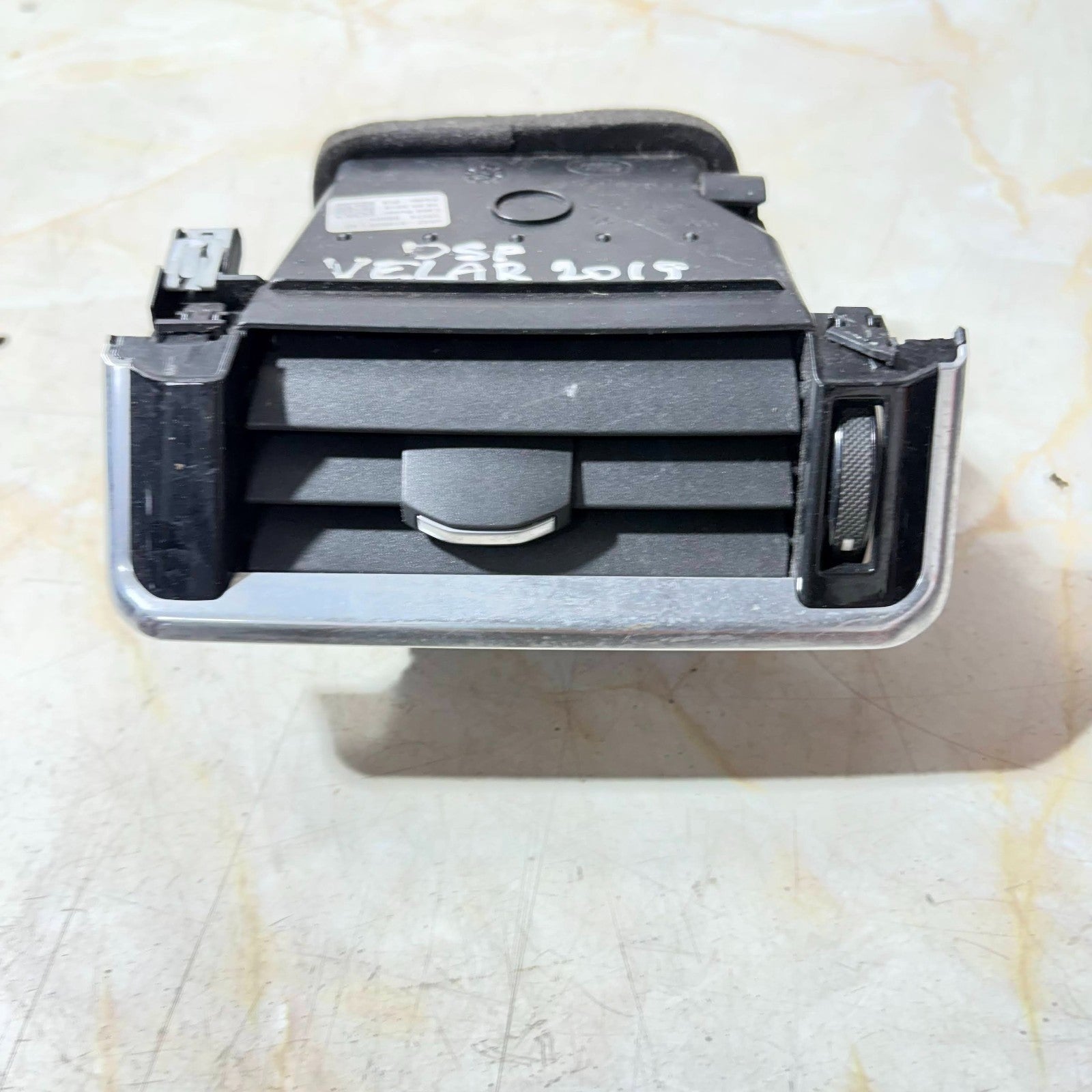 RANGE ROVER VELAR 2019 DASHBOARD RIGHT SIDE AIR VENT J8A2-018B09-AD