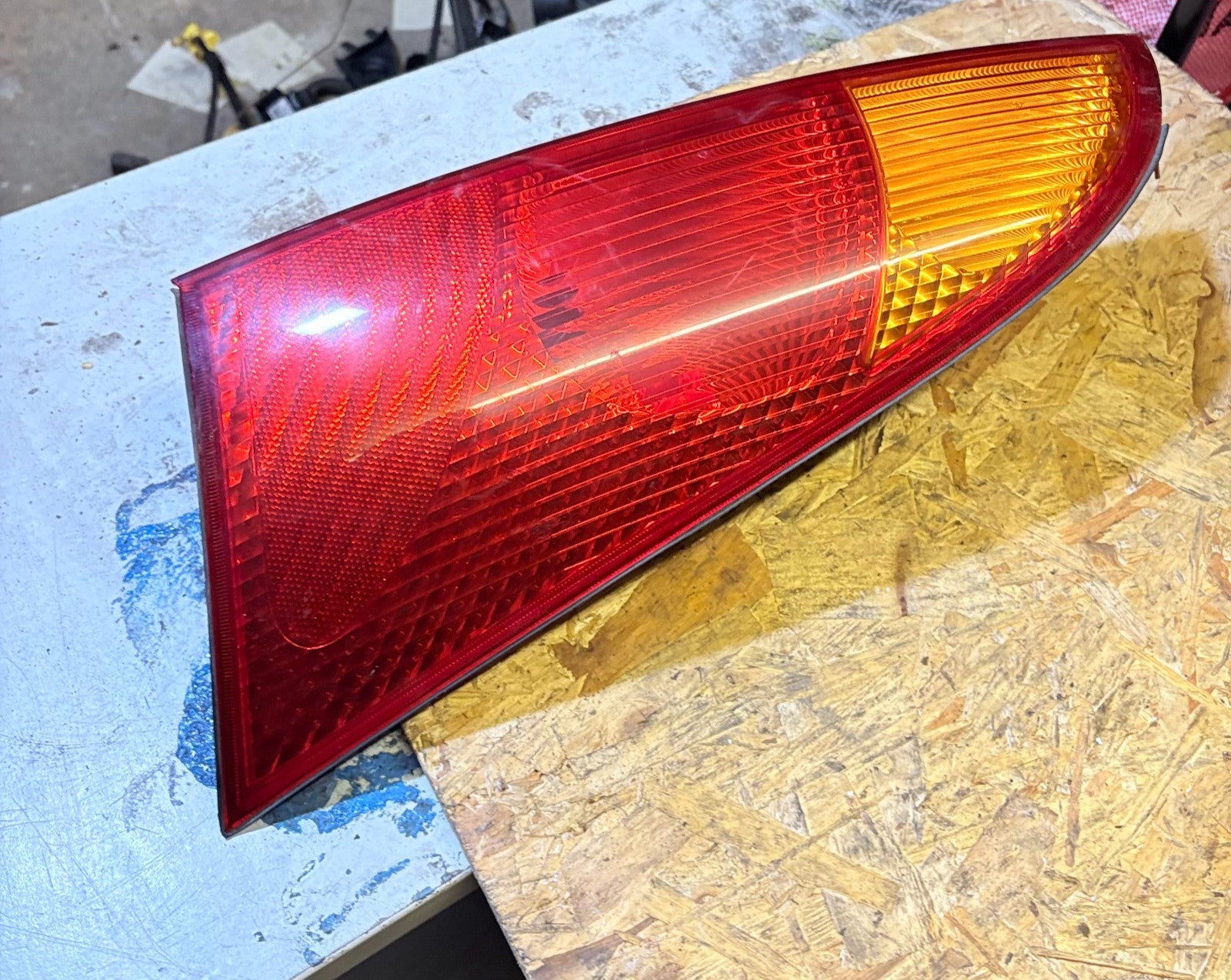 FORD FOCUS MK1 1998-2005 LEFT PASSENGER SIDE REAR TAIL LIGHTS 1M5113405