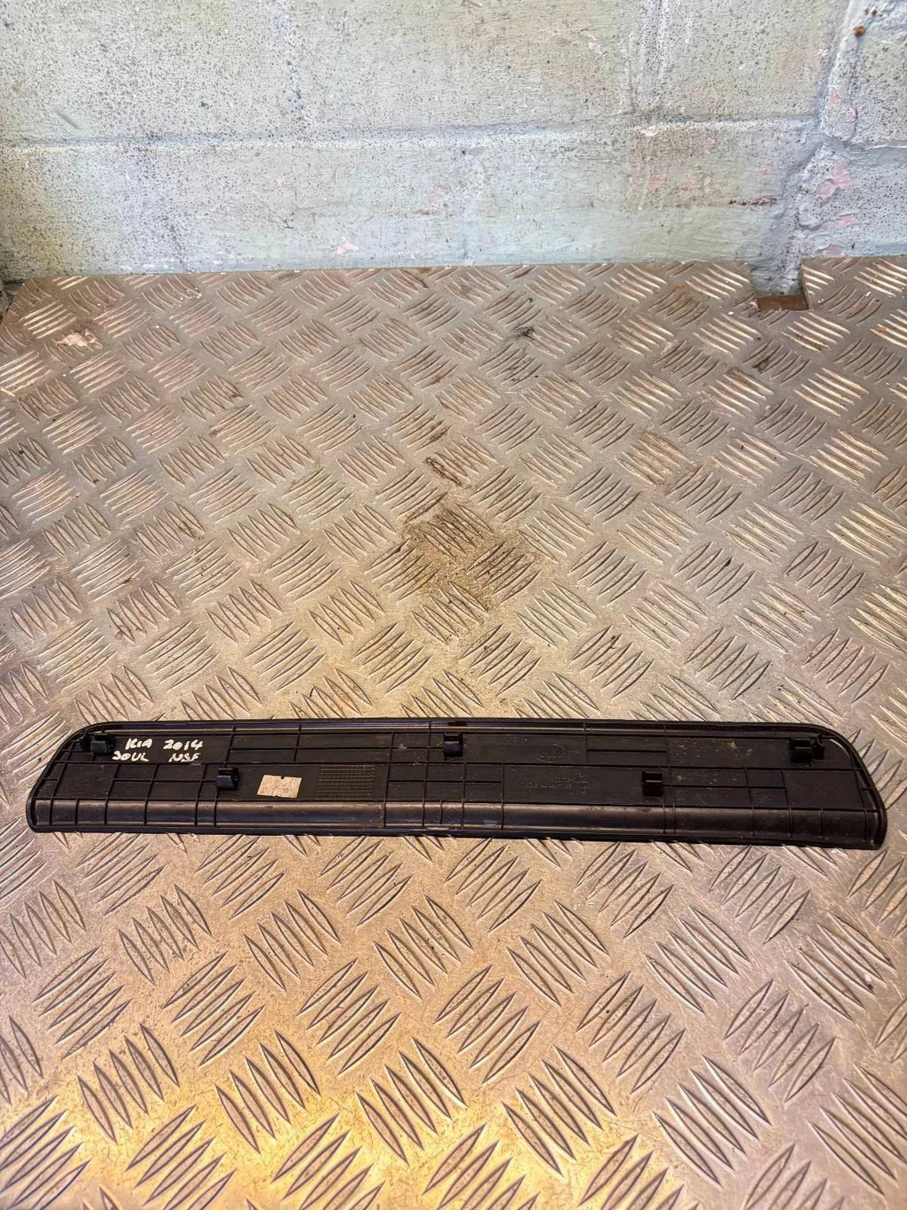 Kia Soul 2014-2019 5dr Front Left Door Sill/Step Trim Scuff Plate 85872-B2000