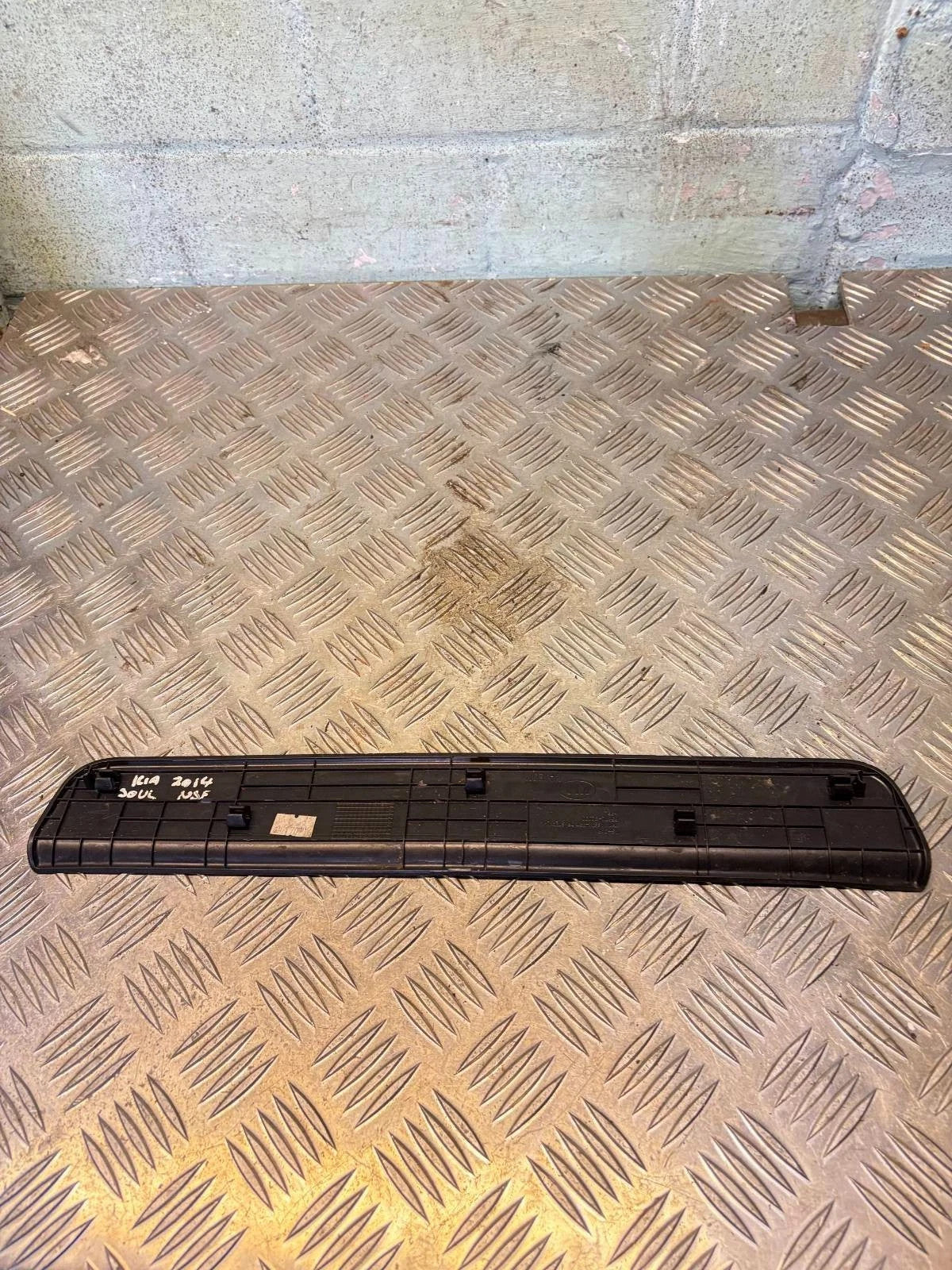 Kia Soul 2014-2019 5dr Front Left Door Sill/Step Trim Scuff Plate 85872-B2000