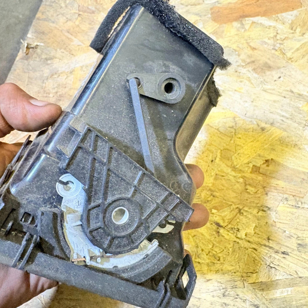 Vw Jetta Mk5 2005-2010 AIR VENT PASSENGER SIDE FRONT Left Side
