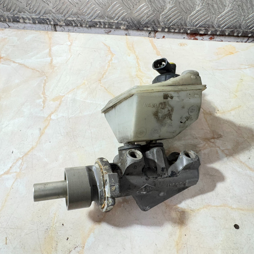 Renault Brake Master Cylinder + Reservoir Tank Hydraulic Brake Pump ()
