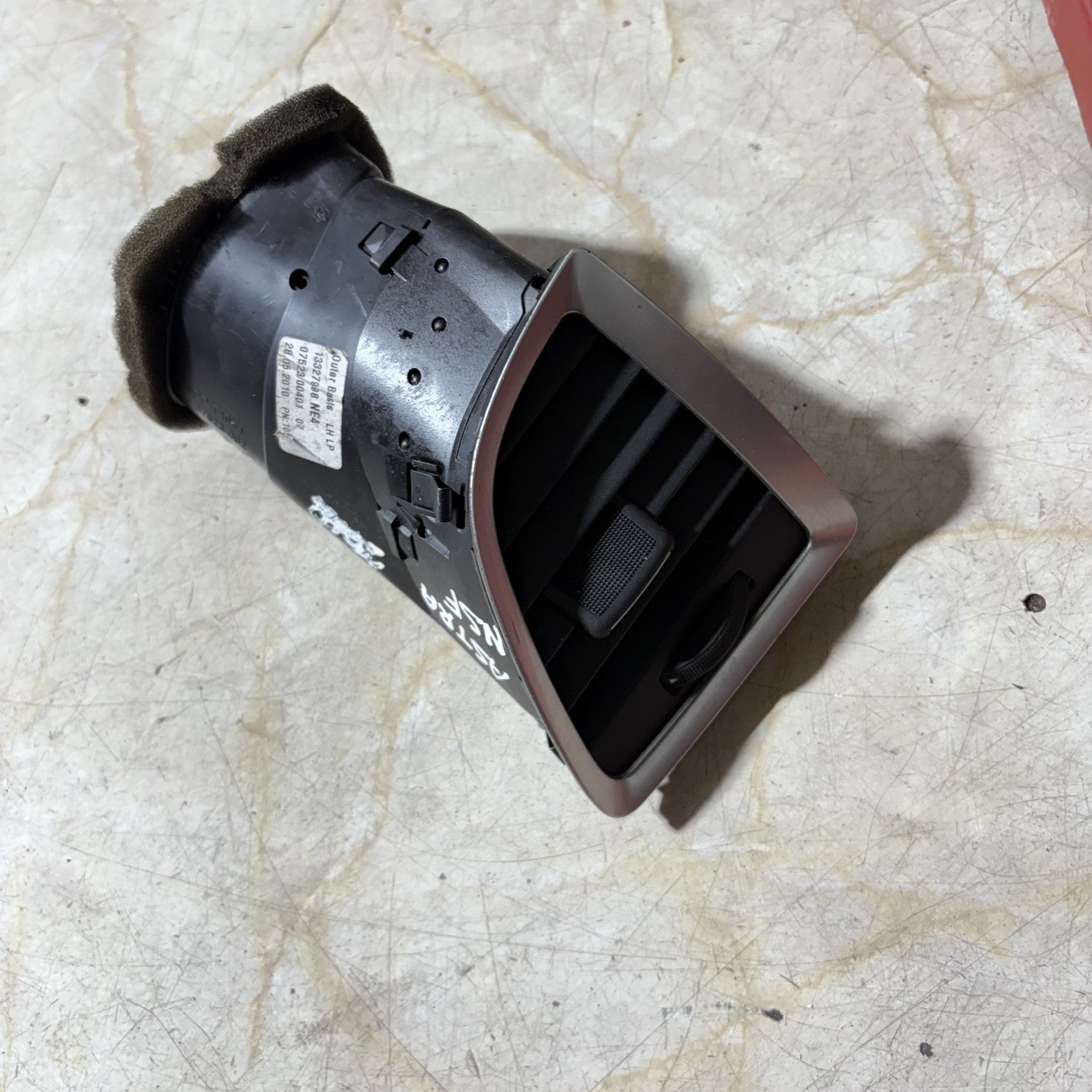 VAUXHALL ASTRA N/S FRONT PASSENGER LEFT SIDE AIR VENT 13327998