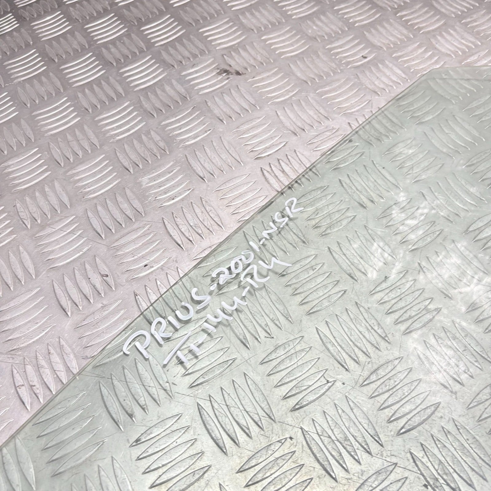 Toyota Prius NHW11 2000-2003 Passenger Front Left Door Glass NSF 68102-47010