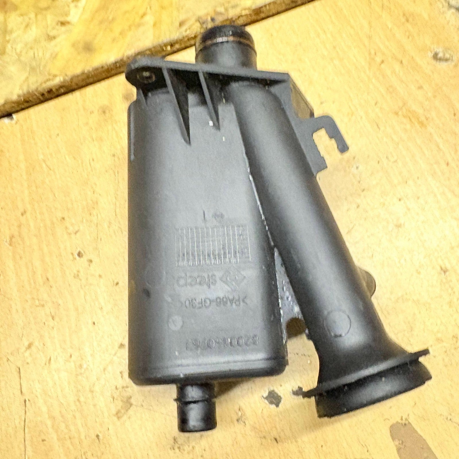 2001-2006 VAUXHALL VIVARO RENAULT TRAFIC 1.9 DCI OIL BREATHER SEPERATOR VALVE