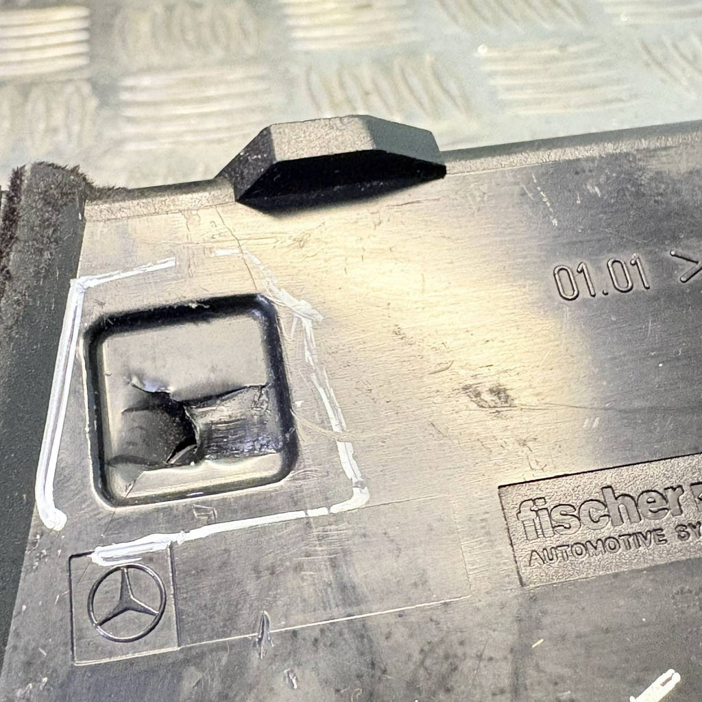 STORAGE COMPARTMENT CENTER CONSOLE Mercedes-Benz E (W211) A2116801952-2006