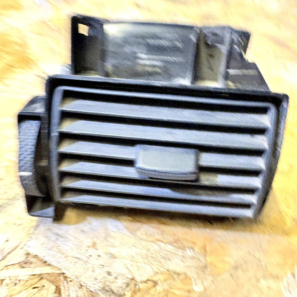 2003 FORD TRANSIT CONNECT MK1 DASH AIR VENT PASSENGER 2T1H19C682AC N/S