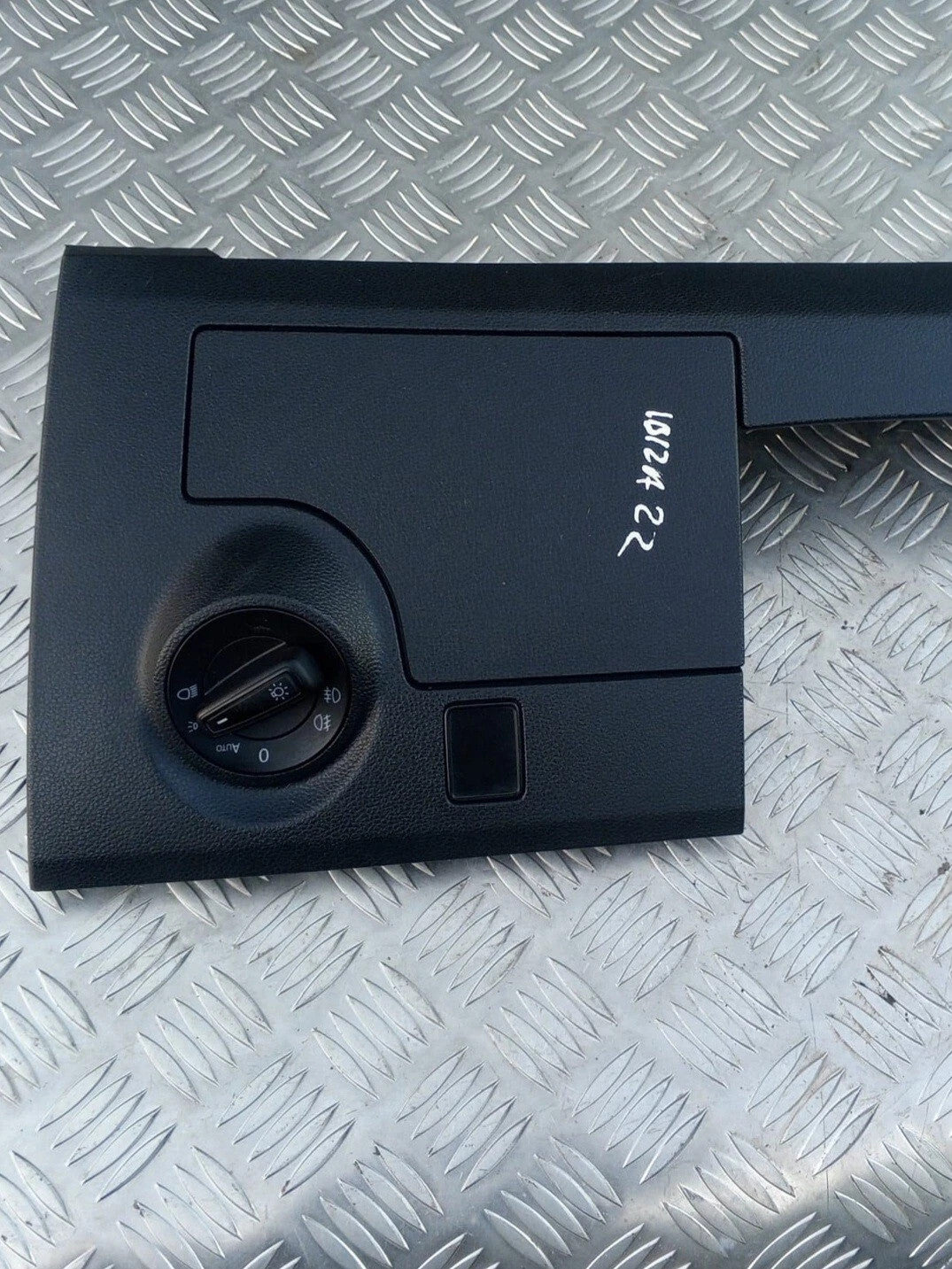 SEAT IBIZA 2020 LOWER DASHBOARD TRIM COVER PANEL & SWITCHES 6F2858366