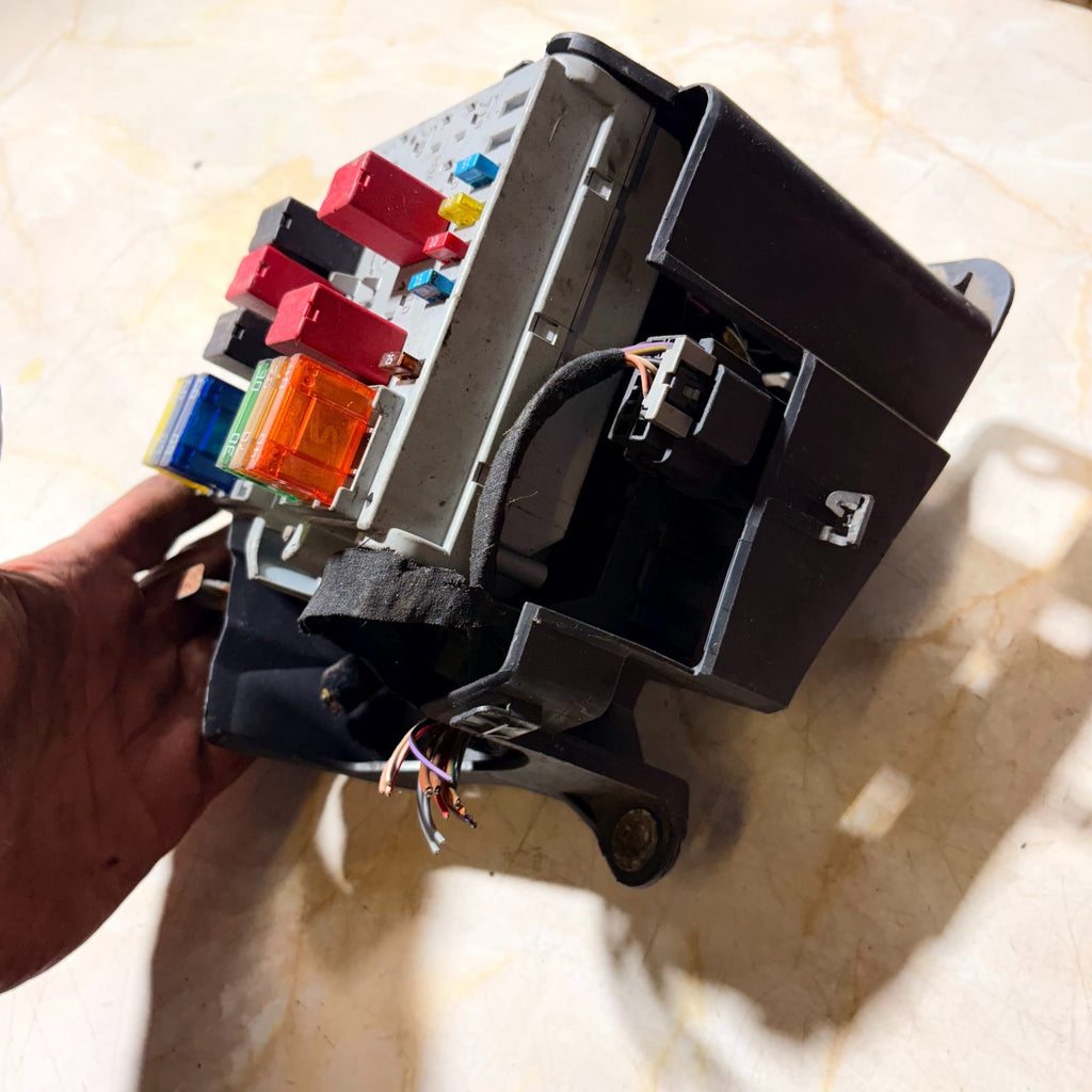 2005 FIAT PUNTO FUSE BOX
