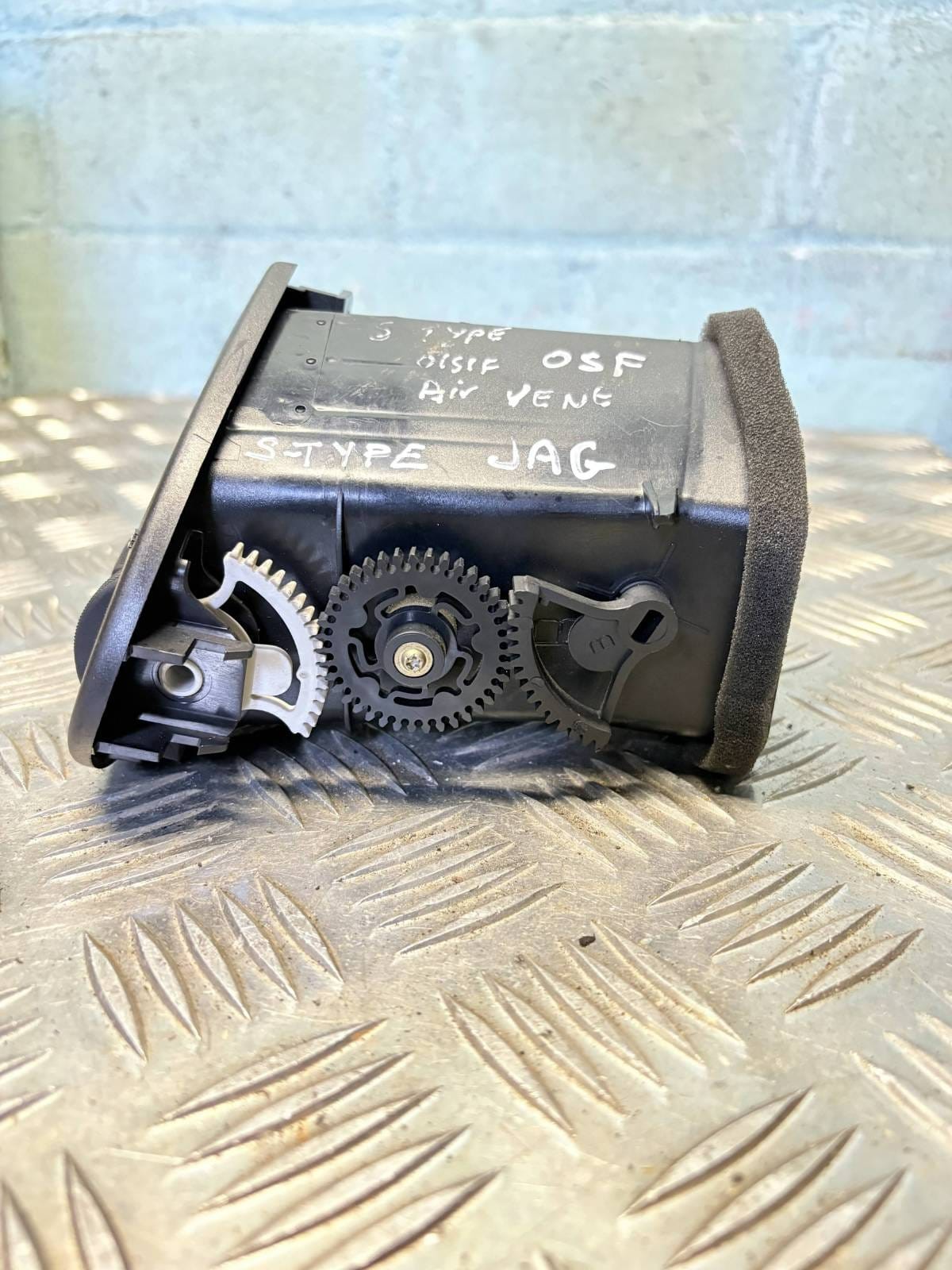 JAGUAR S TYPE DRIVERS SIDE FRONT AIR VENT 2R8319C696BF