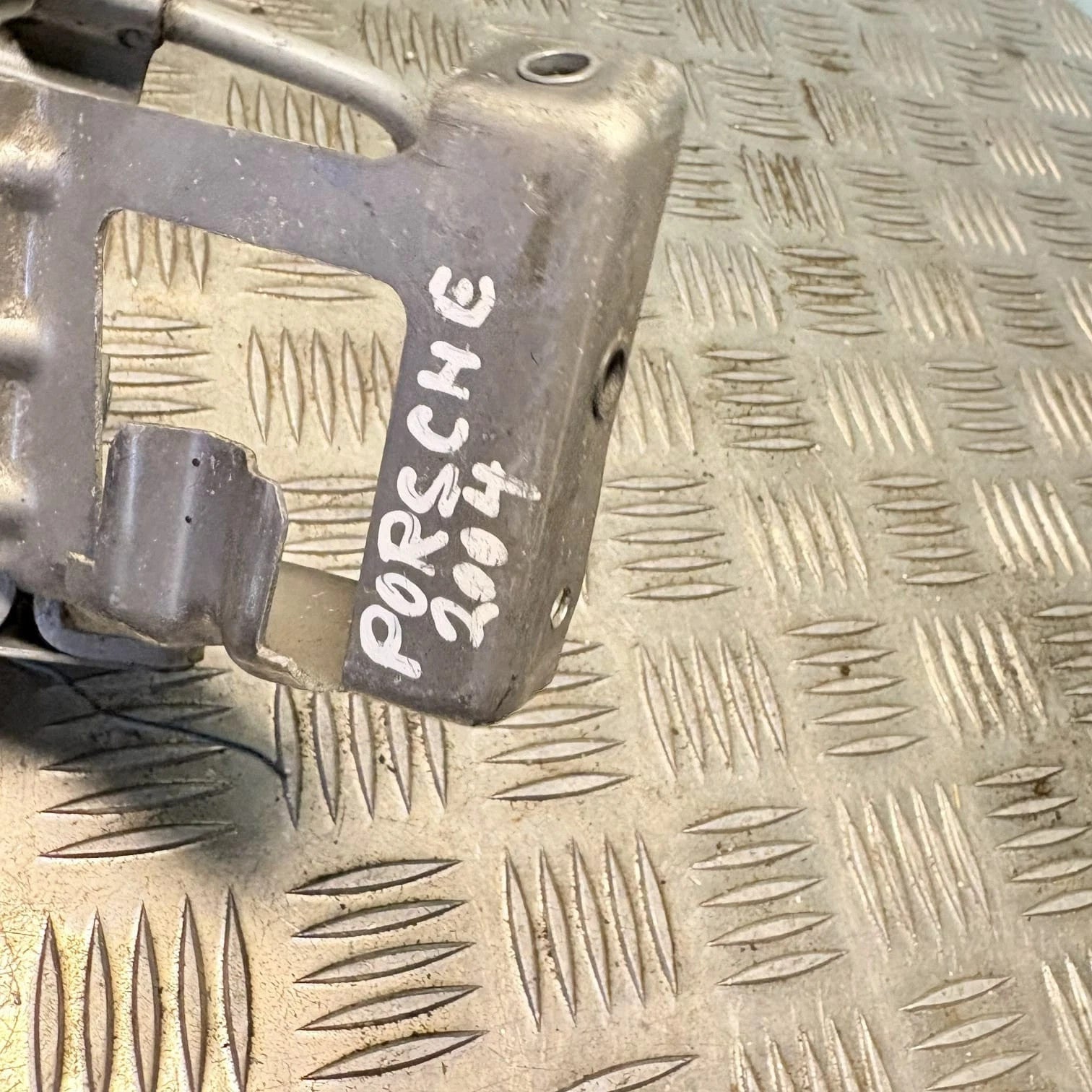 Porsche Cayenne 955/957 2002-2010 Front Left Door Hinge Set NSF 7L0831401