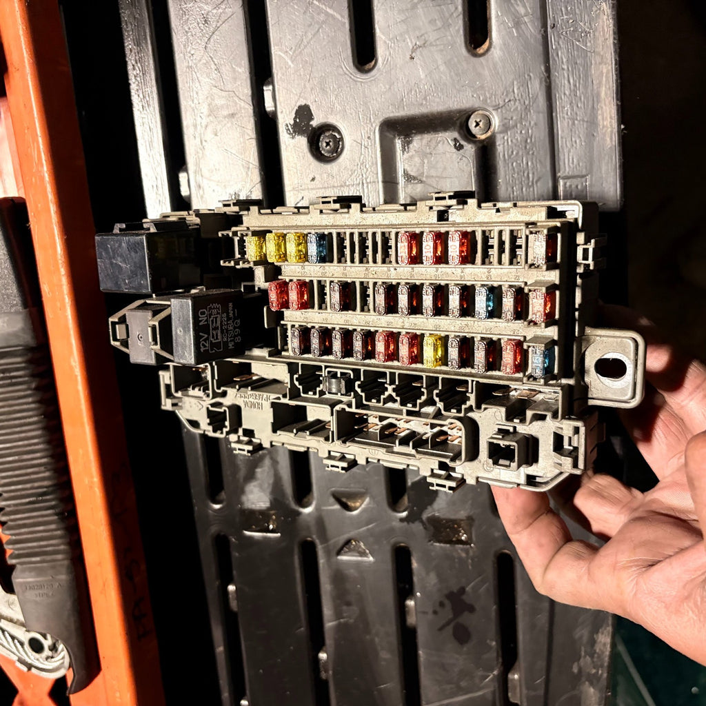 Honda Civic 95-00/CR-V 97-01 Fuse Box/ICU 38600-S04-G1 Mitsuba