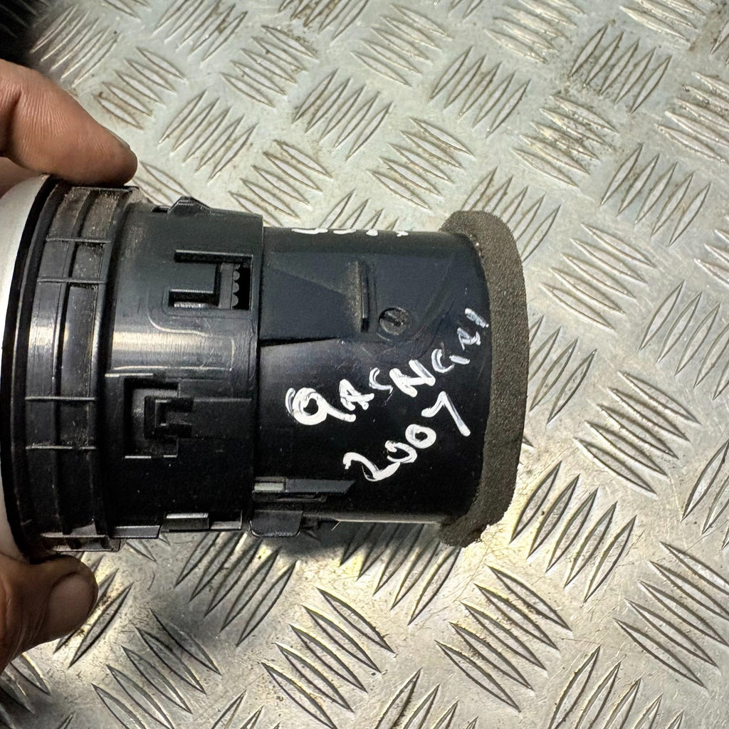 Nissan Qashqai J10 Dash Side Air Vent LH Passenger Heater/AC 68760JD10A 07-10