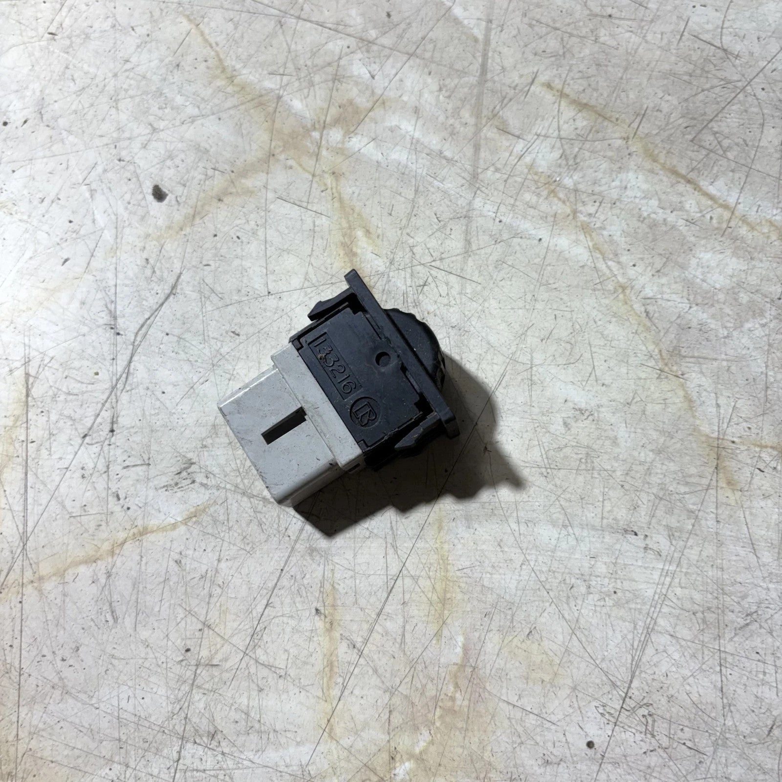 TOYOTA HIACE 1998-2008 HEADLIGHT TILT ANGLE LEVEL SWITCH