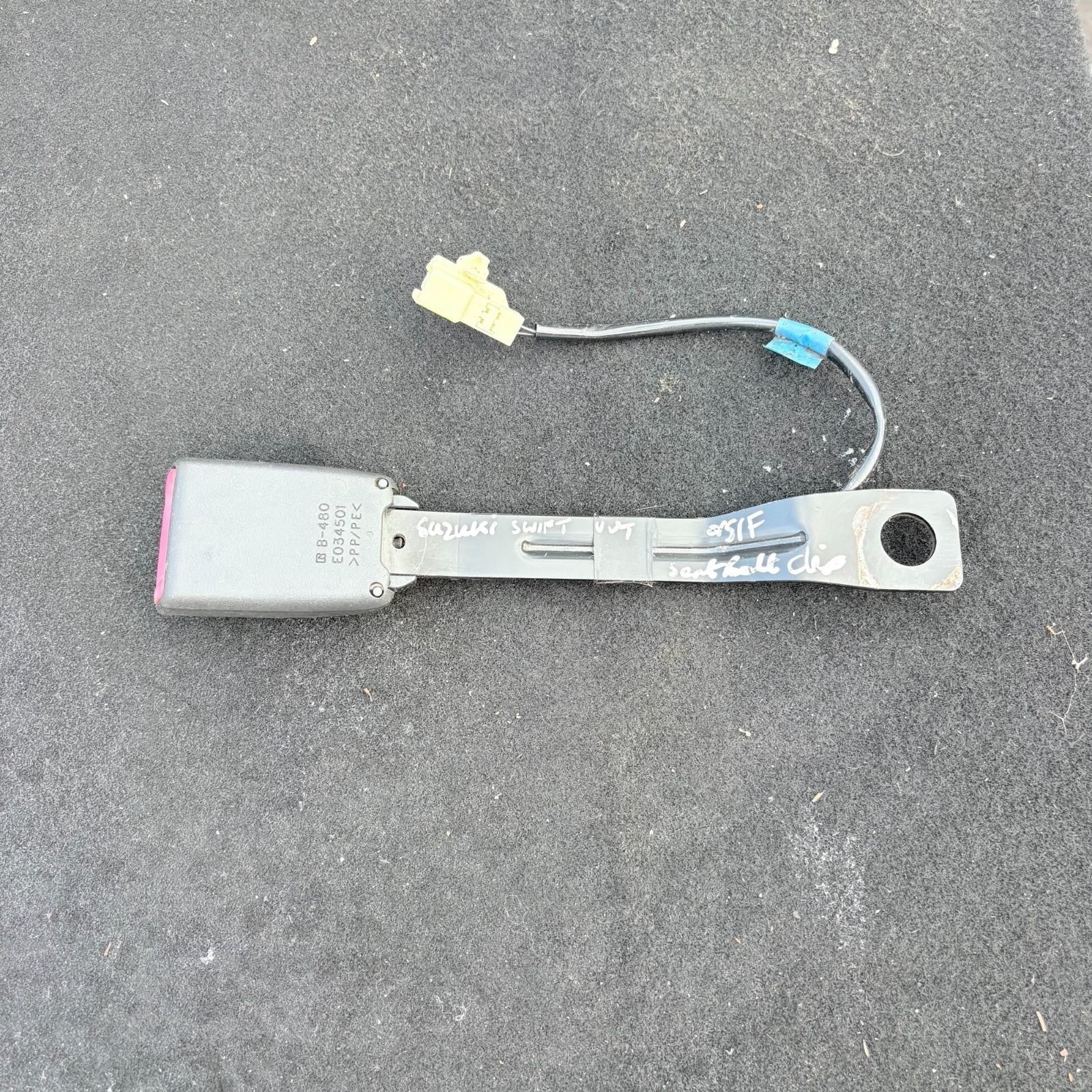SUZUKI SWIFT VVT OFFSIDE DRIVER FRONT RIGHT SEAT BELT STALK BUCKLE E034501