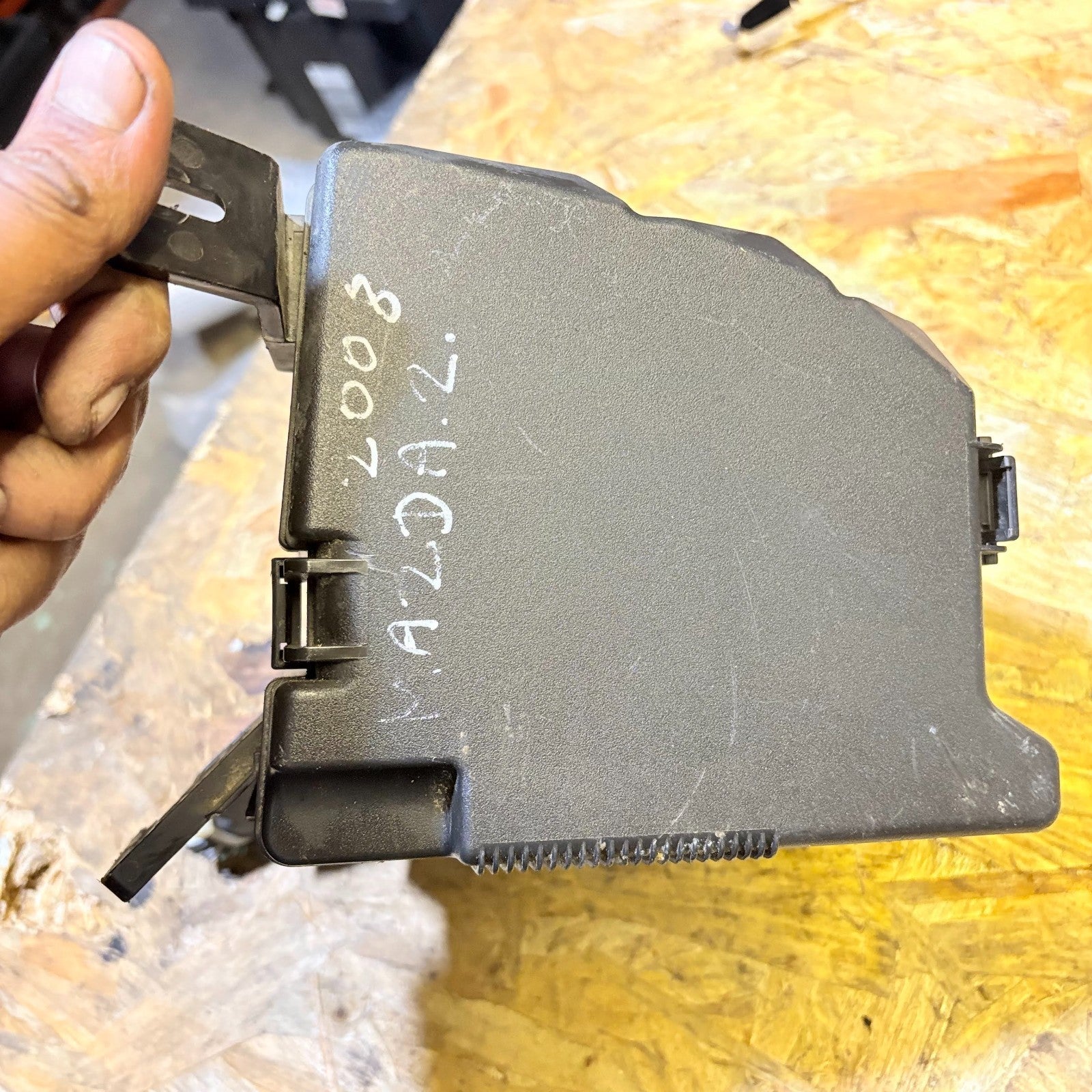 MAZDA 2 MK2 2008-2013 FRONT UNDER BONNET FUSE BOX RELAY ELECTRICAL BLACK