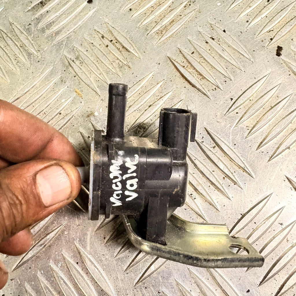 TOYOTA PRIUS 2009-2015 1.8 HYBRID VACUUM SOLENOID SWITCH 90910-12276