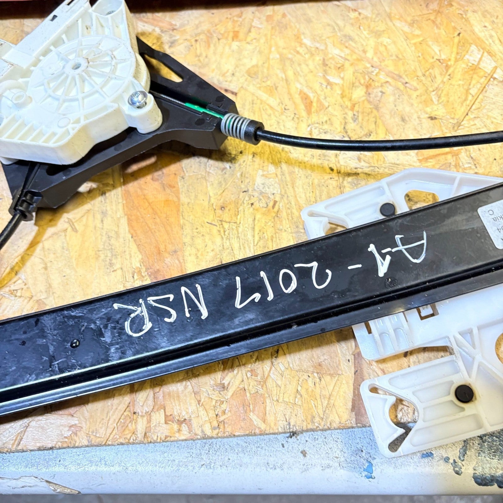 AUDI A1 2010-2018 LEFT REAR WINDOW REGULATOR WINDER 8X4 839 461 A
