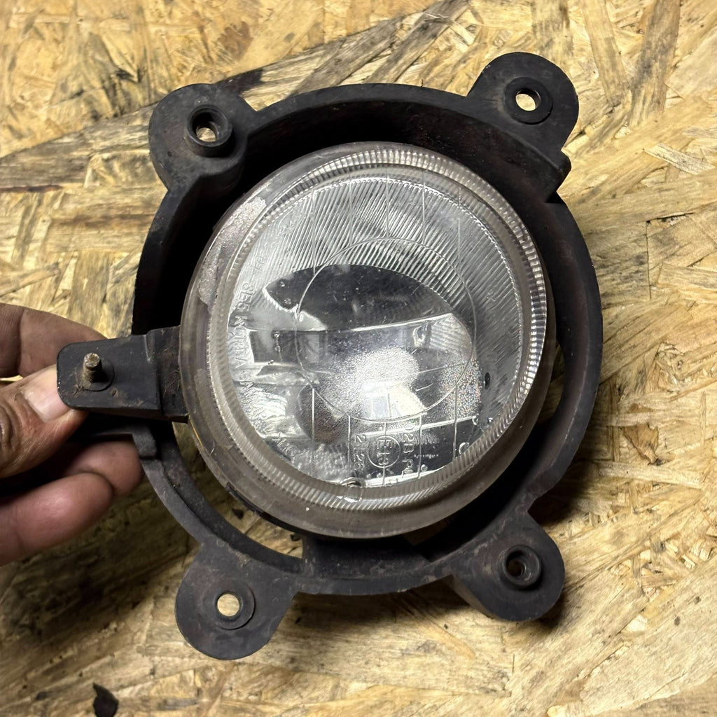 Kia Sorento 2006-2009 RH Driver Front Bumper Fog Light/Fog Lamp Assembly